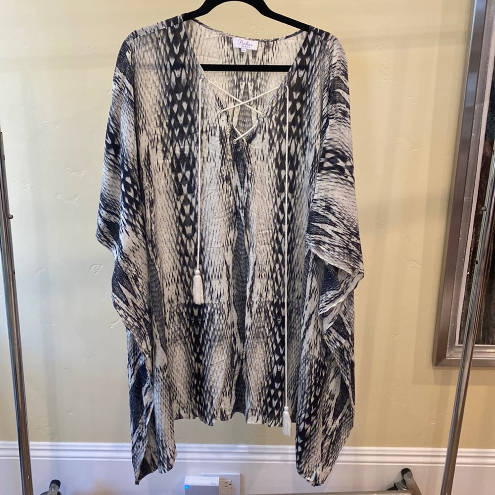 Super cute Parker Beach cover up. Black and white print with white tie.